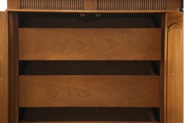 中古　DREXEL HERITAGE(ドレクセルヘリテイジ)　Triune(トライユン)　優雅な佇まいが魅力のクリデンザキャビネット(クレデンザ、サイドボード、リビングボード)(定価約66万円)(R-053476)