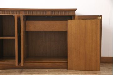 中古　DREXEL HERITAGE(ドレクセルヘリテイジ)　Triune(トライユン)　優雅な佇まいが魅力のクリデンザキャビネット(クレデンザ、サイドボード、リビングボード)(定価約66万円)(R-053476)