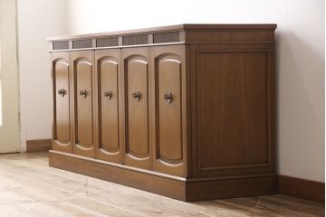 中古　DREXEL HERITAGE(ドレクセルヘリテイジ)　Triune(トライユン)　優雅な佇まいが魅力のクリデンザキャビネット(クレデンザ、サイドボード、リビングボード)(定価約66万円)(R-053476)
