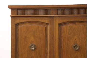 中古　DREXEL HERITAGE(ドレクセルヘリテイジ)　Triune(トライユン)　優雅な佇まいが魅力のクリデンザキャビネット(クレデンザ、サイドボード、リビングボード)(定価約66万円)(R-053476)