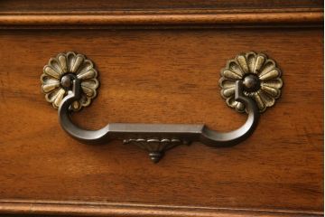中古　美品　DREXEL HERITAGE(ドレクセルヘリテイジ)　FRANCESCA(フランチェスカ)シリーズ　高級感のある佇まいのサイドボード(クレデンザ、クリデンザ、収納棚、キャビネット、サイドキャビネット)(R-053478)