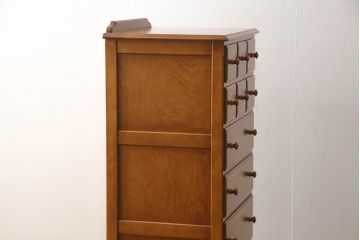 中古　美品　横浜クラシック家具　ダニエル(daniel)　大小合わせて10杯の引き出しが嬉しい!木の温もり溢れるチェスト(引き出し、整理タンス)(R-053485)