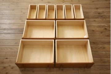 中古　美品　横浜クラシック家具　ダニエル(daniel)　大小合わせて10杯の引き出しが嬉しい!木の温もり溢れるチェスト(引き出し、整理タンス)(R-053485)