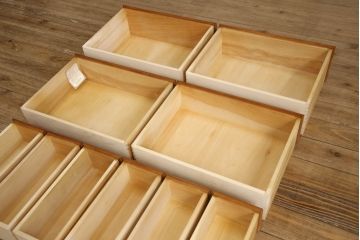中古　美品　横浜クラシック家具　ダニエル(daniel)　大小合わせて10杯の引き出しが嬉しい!木の温もり溢れるチェスト(引き出し、整理タンス)(R-053485)