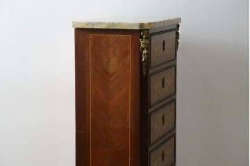 ヨーロッパヴィンテージ　高級品　マリネール　装飾が美しいスペイン製の縦型チェスト　定価約70万円相当　(R-053486)