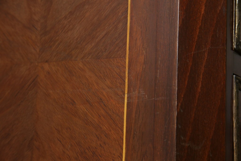 ヨーロッパヴィンテージ　高級品　マリネール　装飾が美しいスペイン製の縦型チェスト　定価約70万円相当　(R-053486)