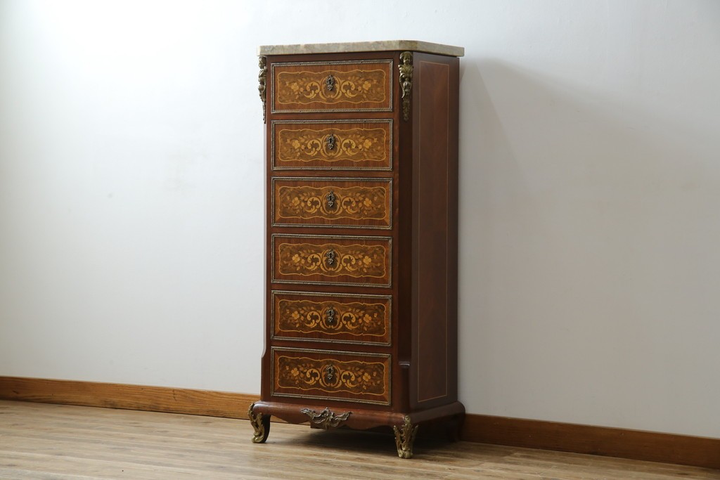 ヨーロッパヴィンテージ　高級品　マリネール　装飾が美しいスペイン製の縦型チェスト　定価約70万円相当　(R-053486)
