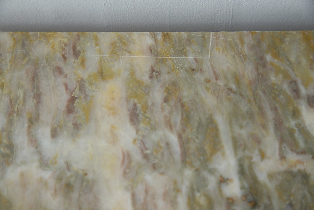 ヨーロッパヴィンテージ　高級品　マリネール　装飾が美しいスペイン製の縦型チェスト　定価約70万円相当　(R-053486)