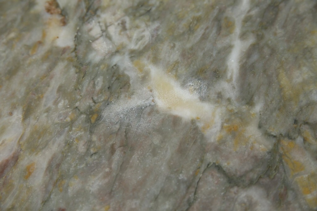 ヨーロッパヴィンテージ　高級品　マリネール　装飾が美しいスペイン製の縦型チェスト　定価約70万円相当　(R-053486)