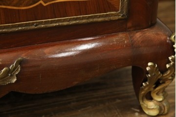 ヨーロッパヴィンテージ　高級品　マリネール　装飾が美しいスペイン製の縦型チェスト　定価約70万円相当　(R-053486)