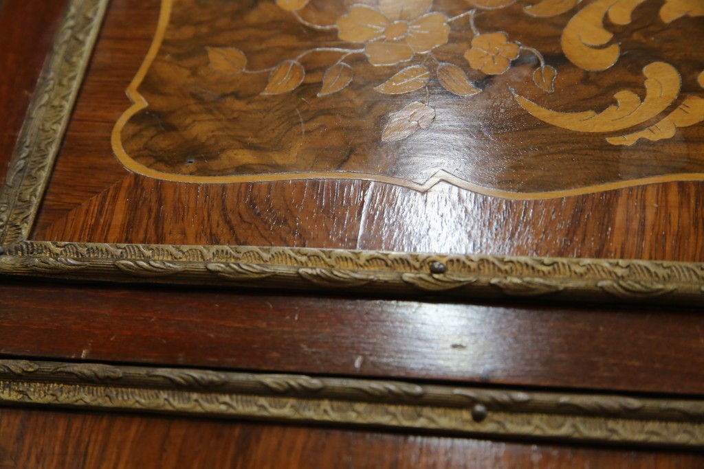 ヨーロッパヴィンテージ　高級品　マリネール　装飾が美しいスペイン製の縦型チェスト　定価約70万円相当　(R-053486)