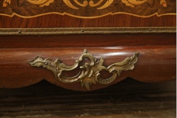 ヨーロッパヴィンテージ　高級品　マリネール　装飾が美しいスペイン製の縦型チェスト　定価約70万円相当　(R-053486)