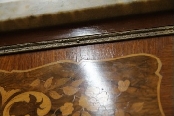 ヨーロッパヴィンテージ　高級品　マリネール　装飾が美しいスペイン製の縦型チェスト　定価約70万円相当　(R-053486)