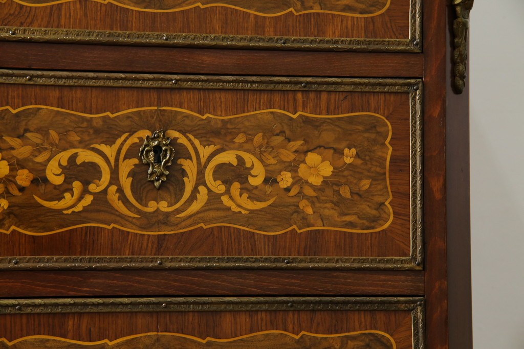 ヨーロッパヴィンテージ　高級品　マリネール　装飾が美しいスペイン製の縦型チェスト　定価約70万円相当　(R-053486)