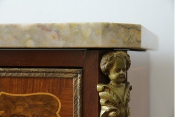 ヨーロッパヴィンテージ　高級品　マリネール　装飾が美しいスペイン製の縦型チェスト　定価約70万円相当　(R-053486)