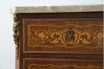 ヨーロッパヴィンテージ　高級品　マリネール　装飾が美しいスペイン製の縦型チェスト　定価約70万円相当　(R-053486)