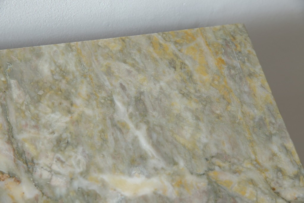 ヨーロッパヴィンテージ　高級品　マリネール　装飾が美しいスペイン製の縦型チェスト　定価約70万円相当　(R-053486)