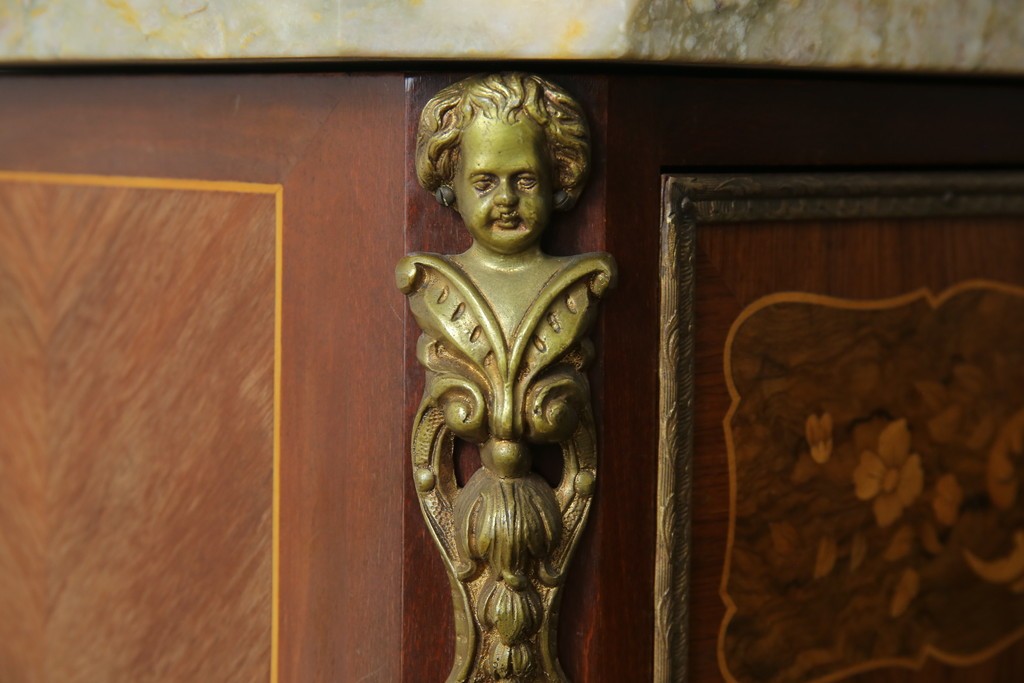 ヨーロッパヴィンテージ　高級品　マリネール　装飾が美しいスペイン製の縦型チェスト　定価約70万円相当　(R-053486)