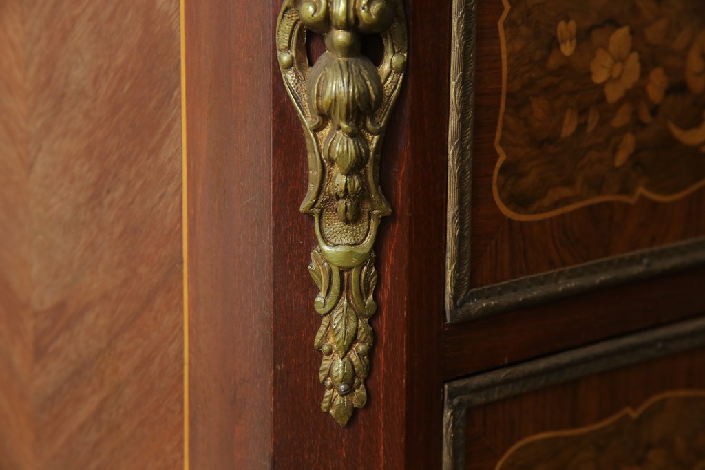 ヨーロッパヴィンテージ　高級品　マリネール　装飾が美しいスペイン製の縦型チェスト　定価約70万円相当　(R-053486)