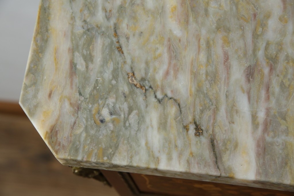 ヨーロッパヴィンテージ　高級品　マリネール　装飾が美しいスペイン製の縦型チェスト　定価約70万円相当　(R-053486)