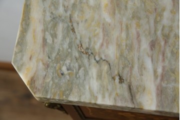 ヨーロッパヴィンテージ　高級品　マリネール　装飾が美しいスペイン製の縦型チェスト　定価約70万円相当　(R-053486)