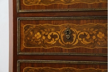 ヨーロッパヴィンテージ　高級品　マリネール　装飾が美しいスペイン製の縦型チェスト　定価約70万円相当　(R-053486)