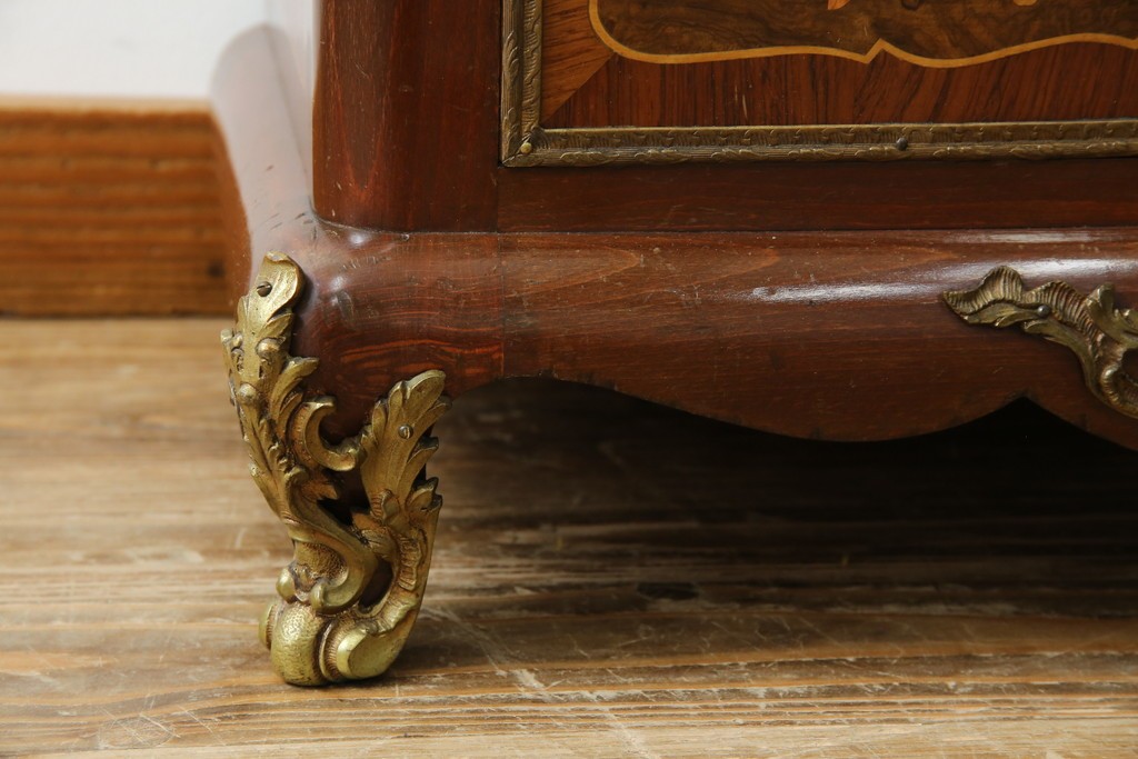 ヨーロッパヴィンテージ　高級品　マリネール　装飾が美しいスペイン製の縦型チェスト　定価約70万円相当　(R-053486)