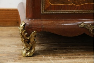 ヨーロッパヴィンテージ　高級品　マリネール　装飾が美しいスペイン製の縦型チェスト　定価約70万円相当　(R-053486)