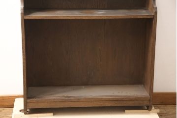 和製ビンテージ　神戸洋家具　ナラ材　草花の彫刻や透かし彫りが可憐さを演出するウォールラック(壁掛け収納棚、戸棚、ヴィンテージ)(R-053487)