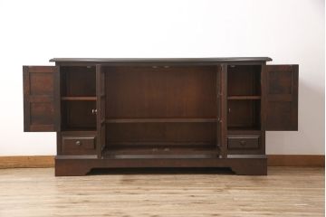 中古　北海道民芸家具　クラシカルな雰囲気が魅力!落ち着きのある空間づくりにおすすめのサイドボード(キャビネット、収納棚、リビングボード)(R-053488)