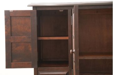 中古　北海道民芸家具　クラシカルな雰囲気が魅力!落ち着きのある空間づくりにおすすめのサイドボード(キャビネット、収納棚、リビングボード)(R-053488)