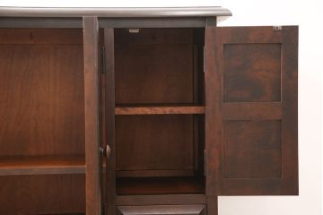 中古　北海道民芸家具　クラシカルな雰囲気が魅力!落ち着きのある空間づくりにおすすめのサイドボード(キャビネット、収納棚、リビングボード)(R-053488)