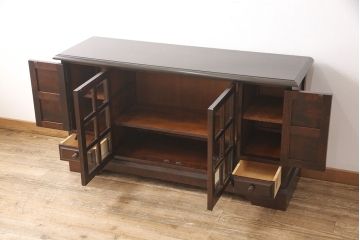 中古　北海道民芸家具　クラシカルな雰囲気が魅力!落ち着きのある空間づくりにおすすめのサイドボード(キャビネット、収納棚、リビングボード)(R-053488)
