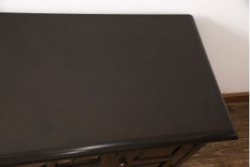 中古　北海道民芸家具　クラシカルな雰囲気が魅力!落ち着きのある空間づくりにおすすめのサイドボード(キャビネット、収納棚、リビングボード)(R-053488)