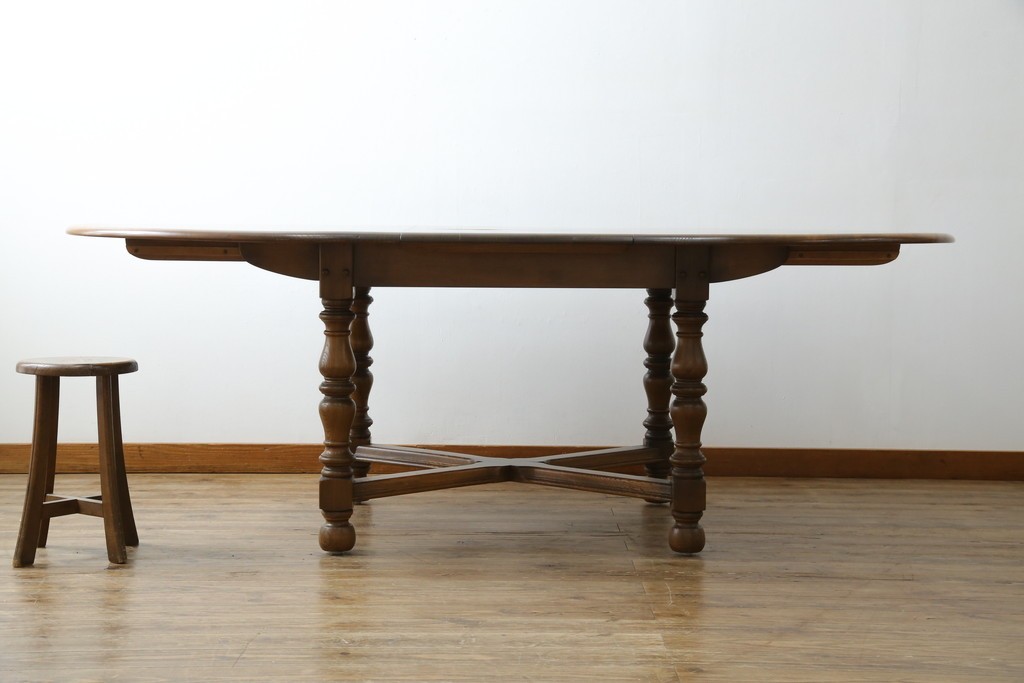 イギリスビンテージ　美品　ERCOL(アーコール)　ニレ材　クラシカルな雰囲気漂うドローリーフテーブル　(R-053490)
