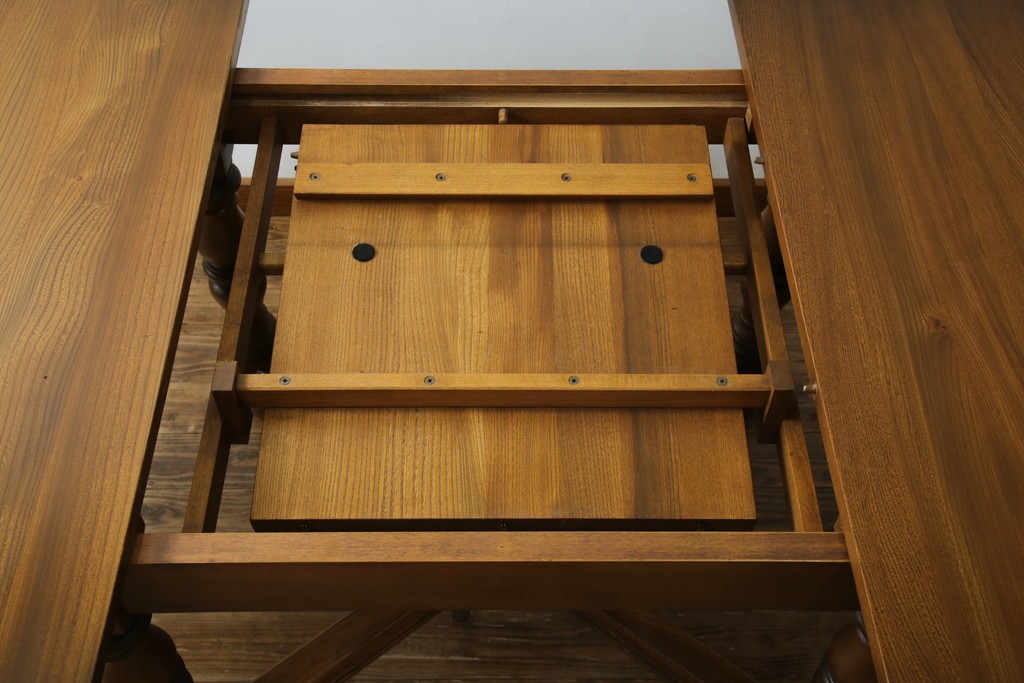 イギリスビンテージ　美品　ERCOL(アーコール)　ニレ材　クラシカルな雰囲気漂うドローリーフテーブル　(R-053490)