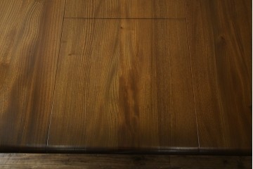 イギリスビンテージ　美品　ERCOL(アーコール)　ニレ材　クラシカルな雰囲気漂うドローリーフテーブル　(R-053490)