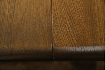 イギリスビンテージ　美品　ERCOL(アーコール)　ニレ材　クラシカルな雰囲気漂うドローリーフテーブル　(R-053490)