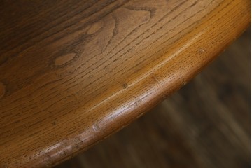 イギリスビンテージ　美品　ERCOL(アーコール)　ニレ材　クラシカルな雰囲気漂うドローリーフテーブル　(R-053490)