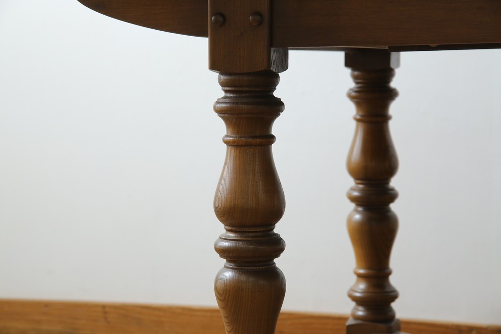 イギリスビンテージ　美品　ERCOL(アーコール)　ニレ材　クラシカルな雰囲気漂うドローリーフテーブル　(R-053490)