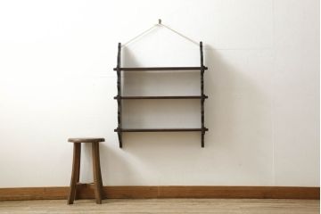 和製　カバ材(樺材)　落ち着いた色合いが上品なアンティークウォールラック(壁掛け棚、吊り棚、飾り棚、ウォールシェルフ)(R-053491)