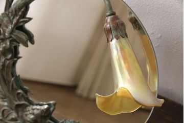 アメリカヴィンテージ　当時物　ルイス・C・ティファニー　希少!　2wayの珍しいデザインが魅力的なブロンズミラーリリーランプ(デスクスタンド、卓上照明、スタンドライト、鏡、ビンテージ)(R-053492)