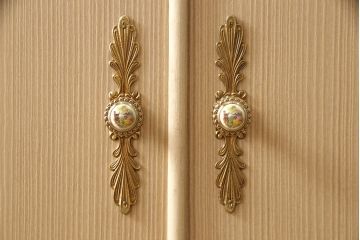 中古　美品　吉沢昭次作　小振りなサイズで使いやすい加茂総桐箪笥(胴厚)(洋服タンス、桐たんす、ワードローブ、衣装箪笥)(R-053494)