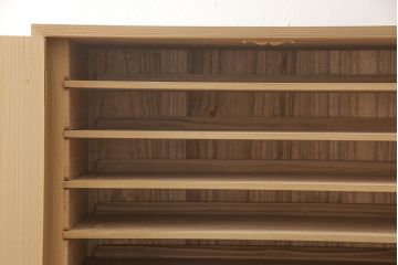 中古　美品　伝統工芸士・吉沢昭次作　小振りなサイズがお部屋に取り入れやすい加茂総桐帯箪笥(板盆付き、胴厚、桐たんす、洋服タンス、着物箪笥、和タンス)(R-053495)
