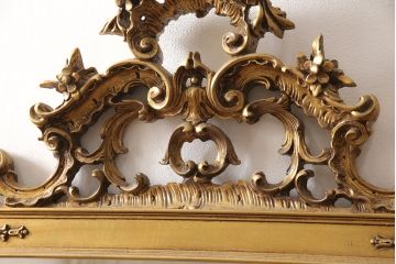 中古　極美品　イタリア超高級輸入家具　ロココ様式　大振りなサイズとゴールドの彫刻(木彫り)が存在感抜群なウォールミラー(定価約100万円)(壁掛け鏡、姿見)(R-053498)