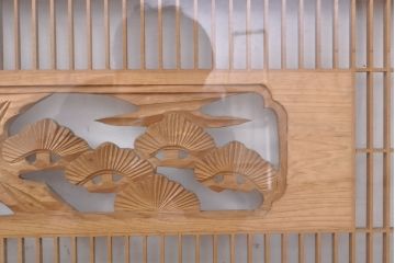 和製ビンテージ　片面ガラス入り　松と鷹の彫刻が見事な欄間(ランマ)2枚セット(明かり取り、明り取り、らんま、ヴィンテージ)(R-053506)