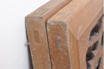 和製アンティーク　松竹梅の彫りの意匠が魅力的な彫刻欄間2枚セット(明り取り、明かり取り)(R-053510)