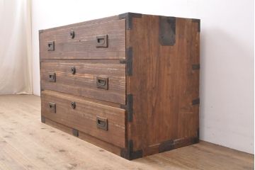 和製アンティーク　すっきりとした佇まいがモダンな印象を与える時代箪笥ローボード(テレビ台、ローチェスト、引き出し、和たんす)(R-053511)