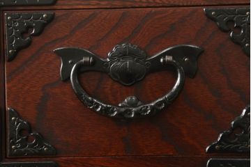 中古　美品　岩谷堂箪笥　堂々とした佇まいの整理箪笥(和たんす、引き出し、チェスト)(R-053517)