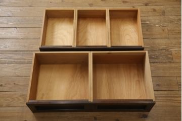 中古　美品　松本民芸家具　直線的なデザインがモダンな印象のF型整理タンス(チェスト)(定価約49万円)(R-053518)